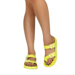 Wild Diva Lounge Kristen Neon Yellow Sandals Size 7 - NIB